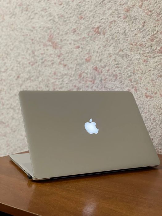 MacBook Pro (Retina, 15-inch, Mid 2015)