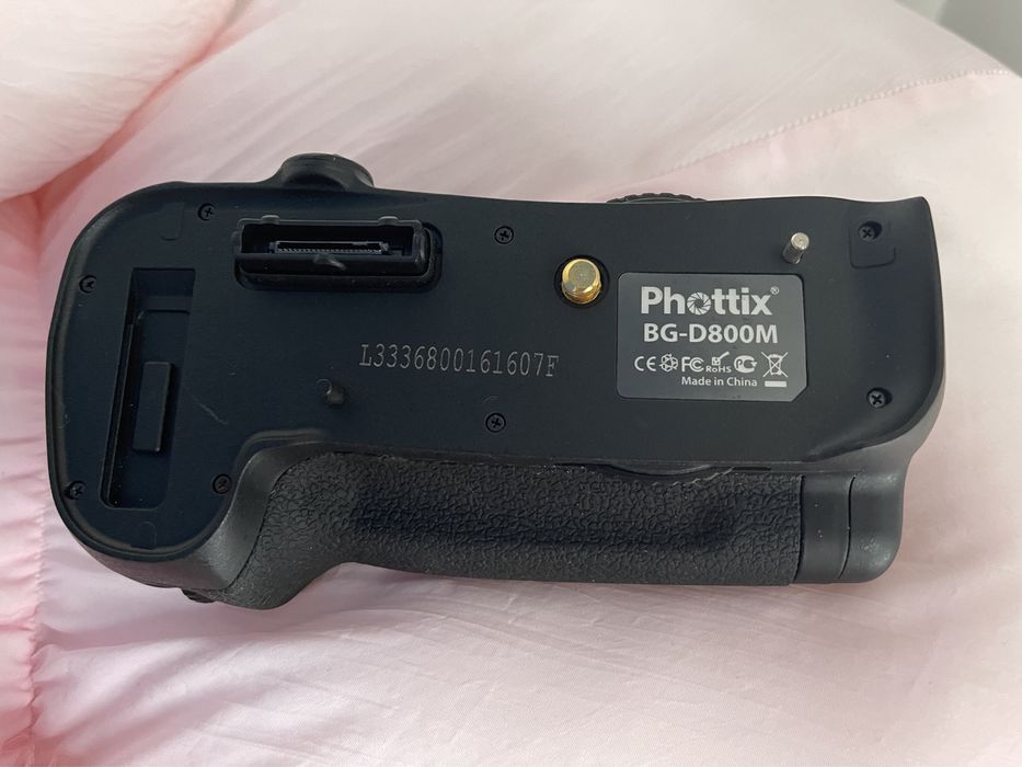 Nikon D800 + nikkor nikon 50m f1.8 G AF-S + Grip +Flash Nissin Di866 M