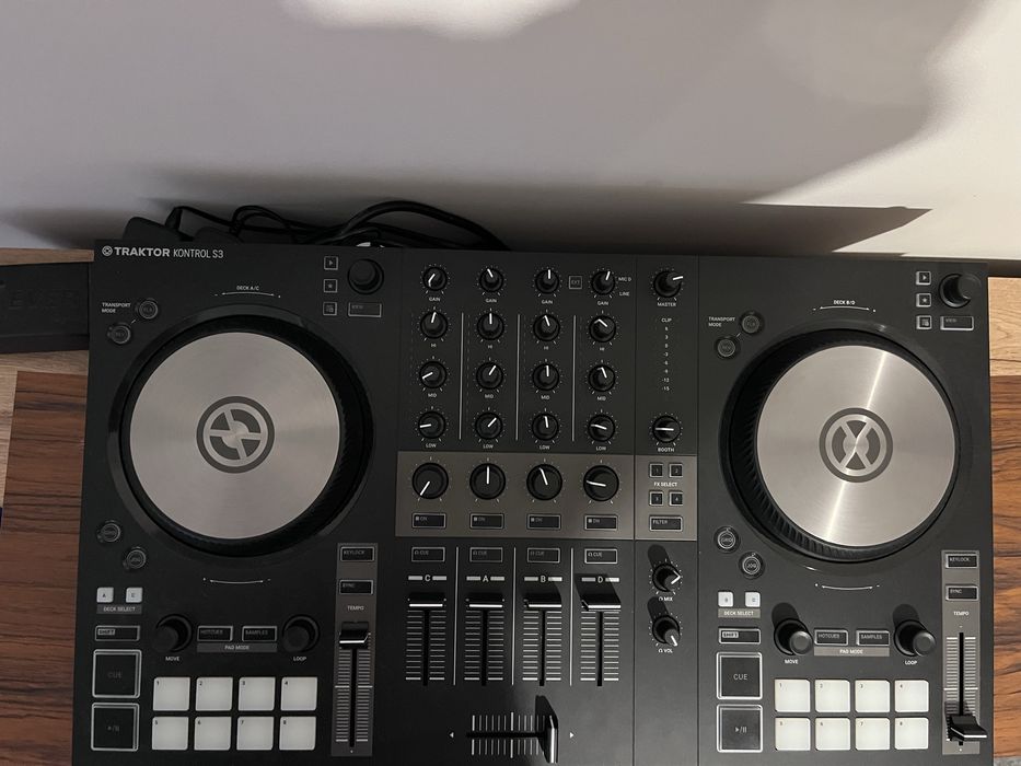 Dj Kontroler traktor s3