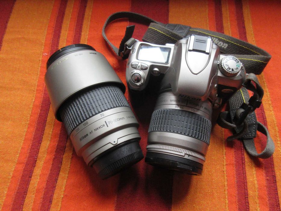 Máquina Fotográfica Nikon F75 SLR Analógica com duas Objectivas