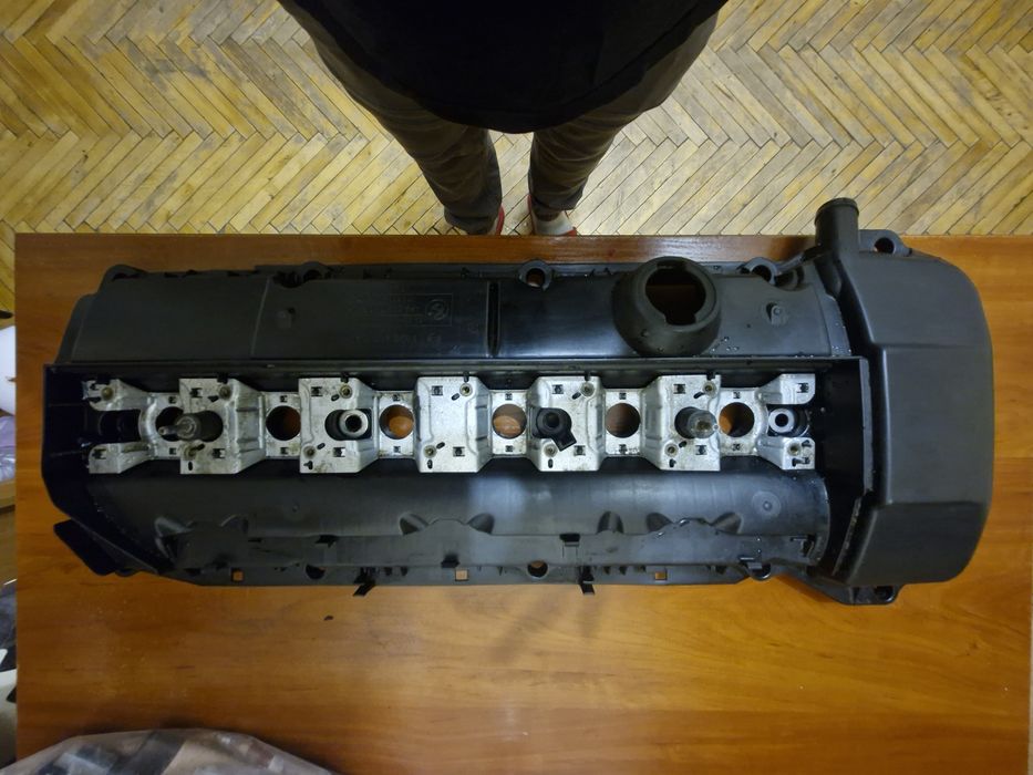 Продам клапанную кришку  м54 BMW
