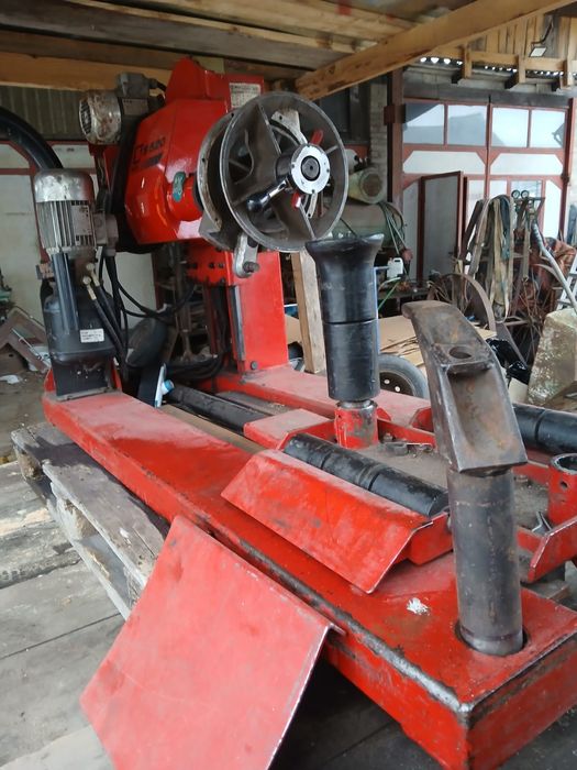 Montażownica do opon ciężarowych