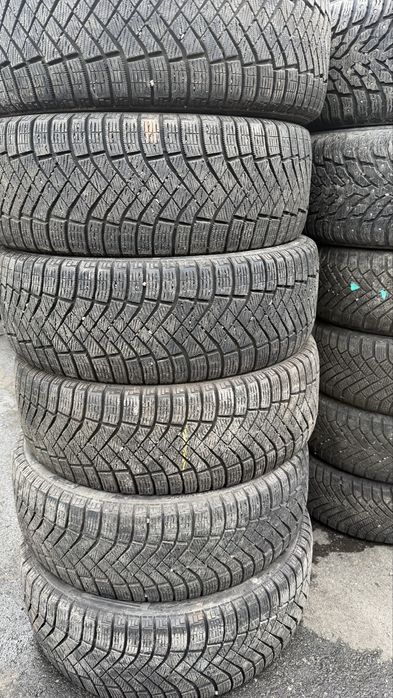 235/55/19 Pirelli Ice Zero