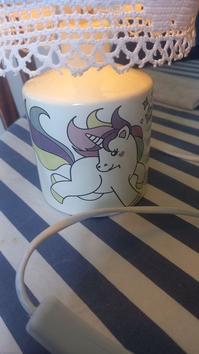 Candeeiro de mesa para criança.