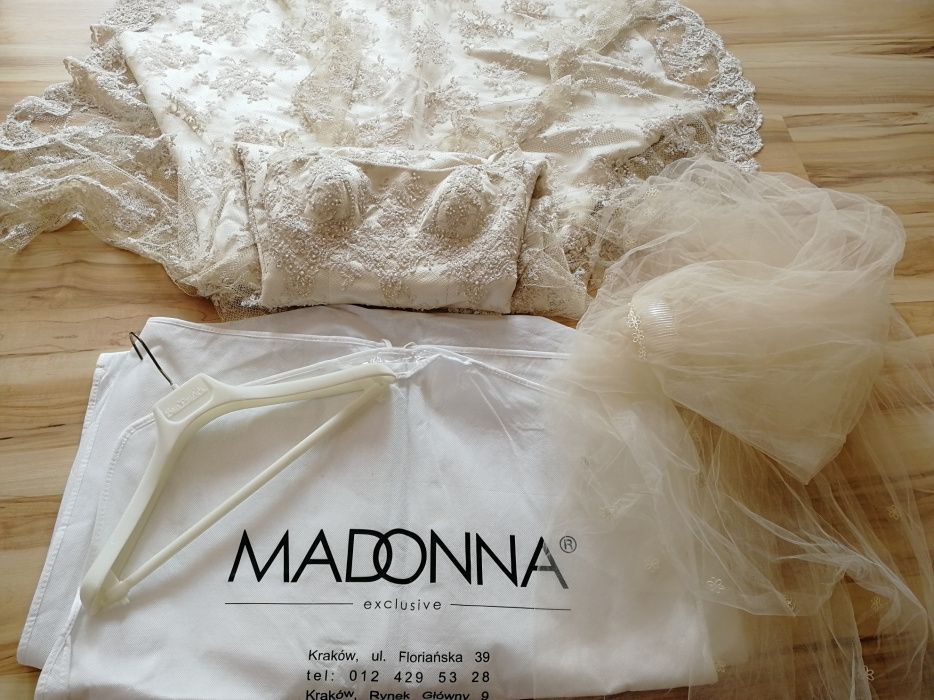 Suknia ślubna San Patrick z hiszpańskiej koronki