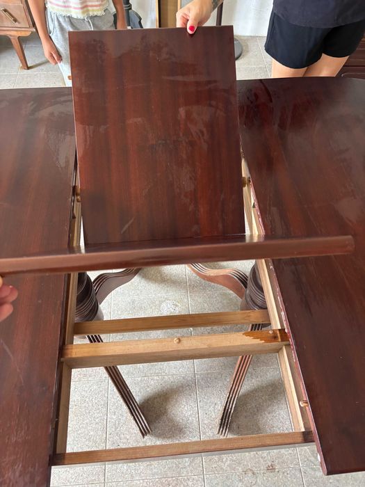 Mesa Classica extensivel de madeira mogno