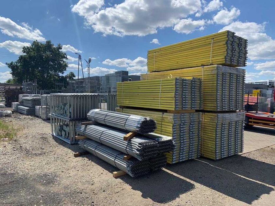 Nowe rusztowanie elewacyjne stalowe  budowlane typ BOSTA 8,3 m x 9 m =  74,7 m2