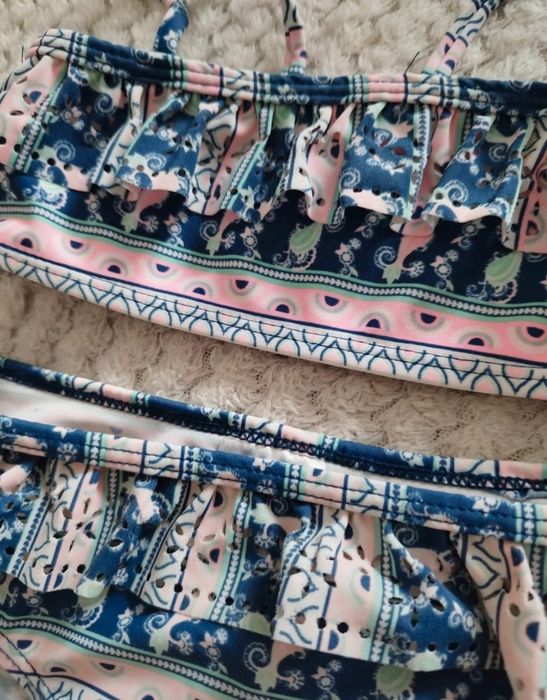 Dwuczęściowy kostium kąpielowy rozmiar 110/116