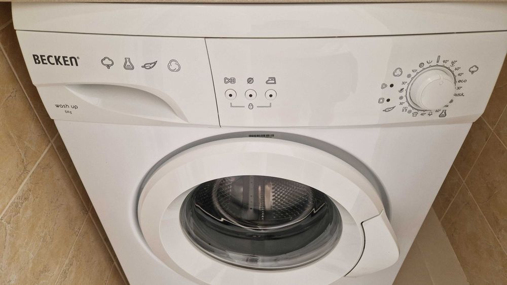 Máquina de Lavar Roupa Becken, 6Kg