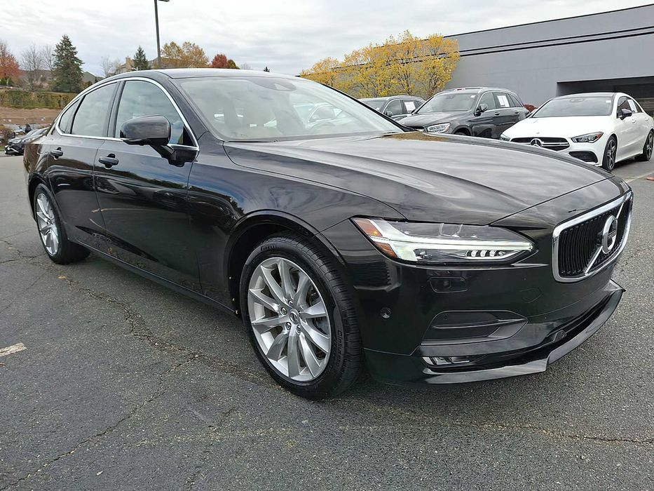 Volvo S90      2017