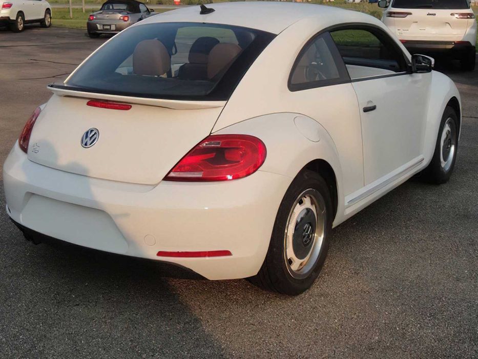 Volkswagen Beetle      2015