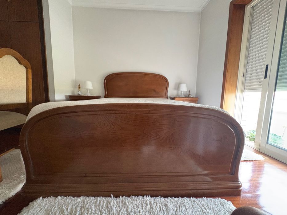 Mobília de Quarto - Madeira Castanho