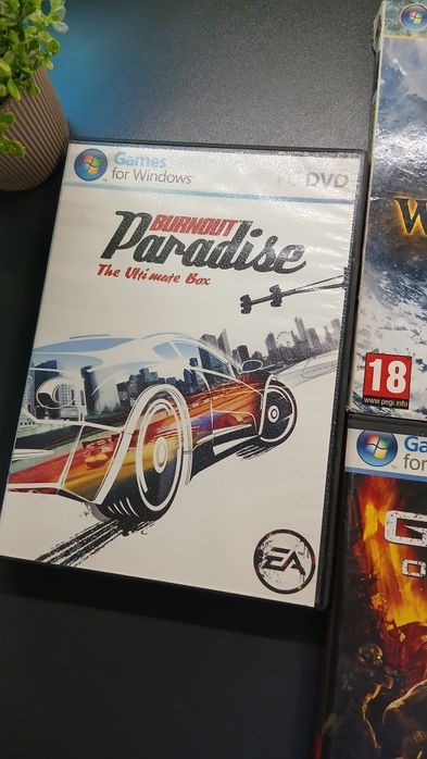 Диски с играми для Windows.