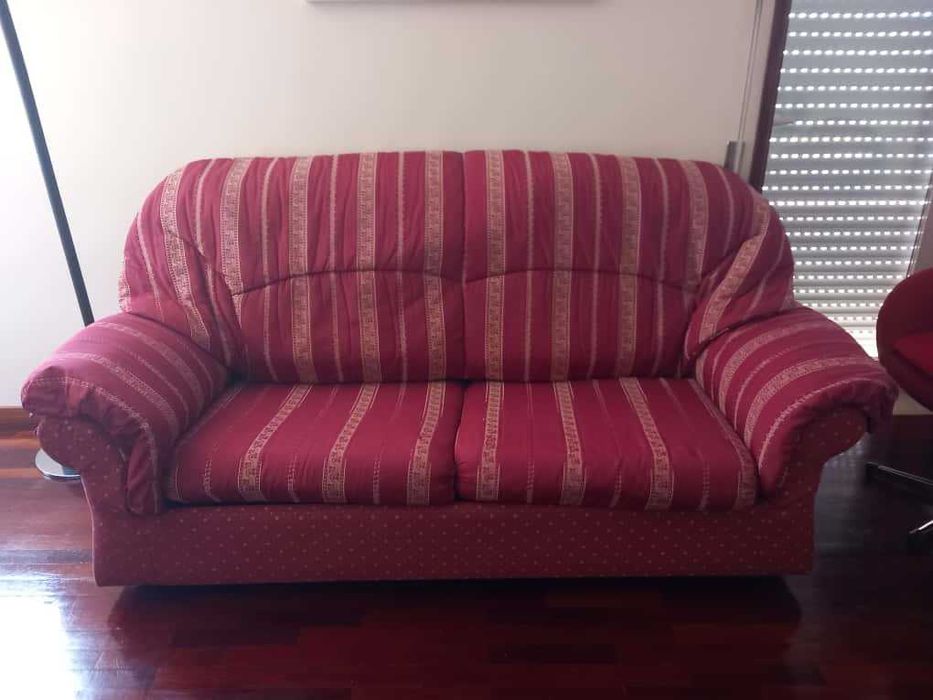 Sofá Cama Vermelho Confortável