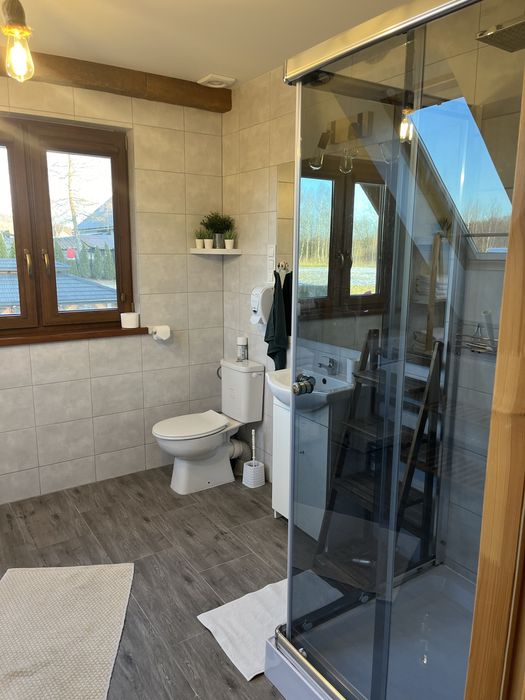 "Drewniany dom w stylu góralskim"