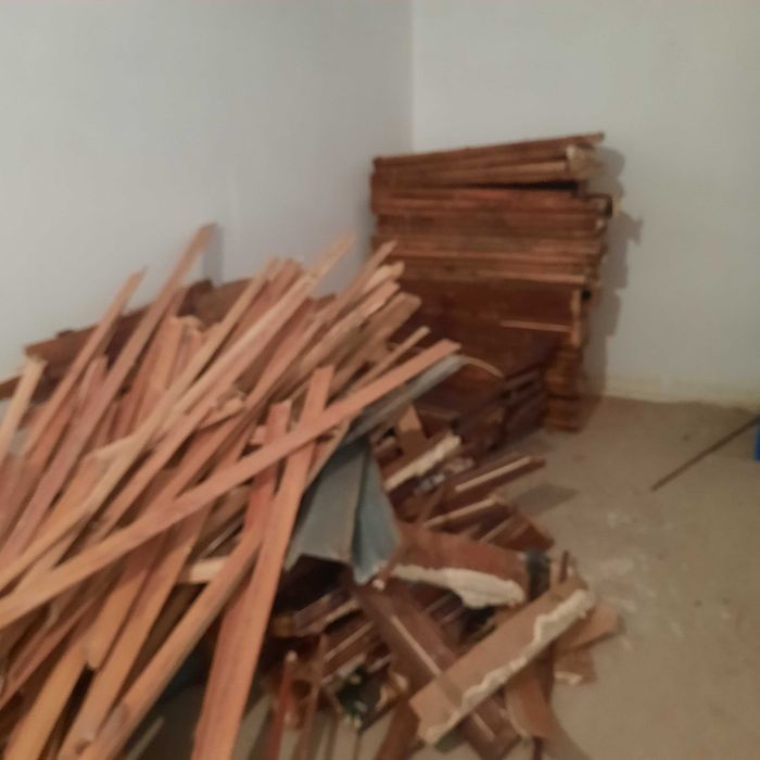 На Дрова деревяні дошки, безкоштовно, назбираємо цілу машину