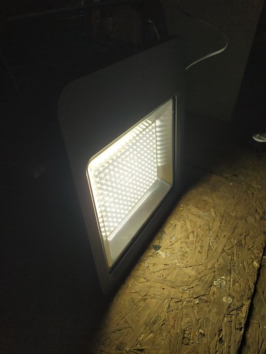 Reflektor Halogen Blooma 150w 14250 lumen nowy