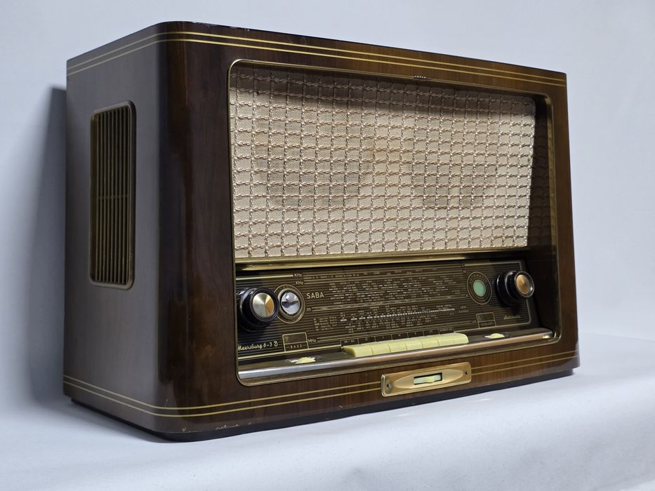 Rádio antigo reparado SABA