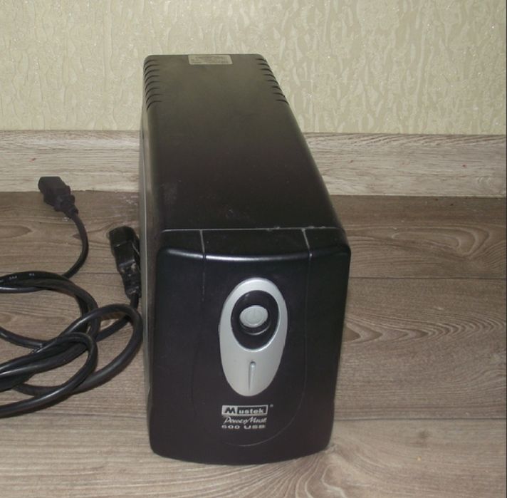 ИБП  УПС UPS Mustec Power must 650 ват с аккумулятором!