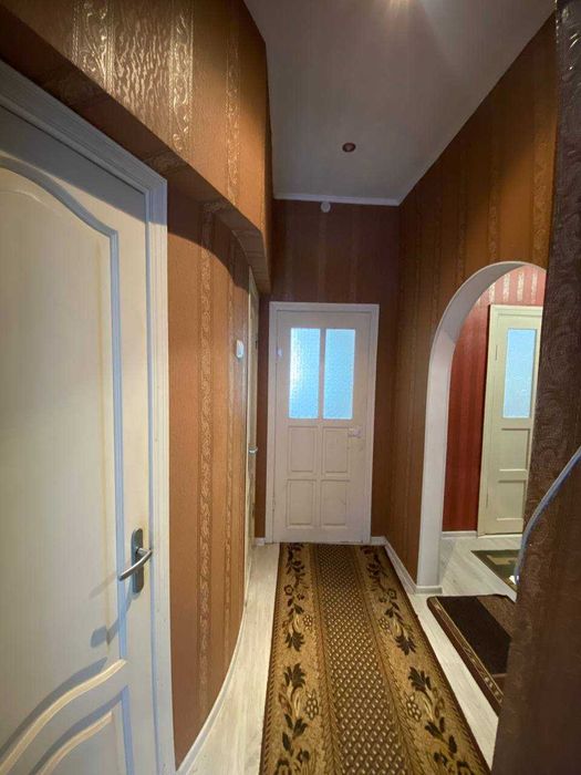 Велика, простора,3к -В хорошому районі з суперовим ремонтом, поверх ок