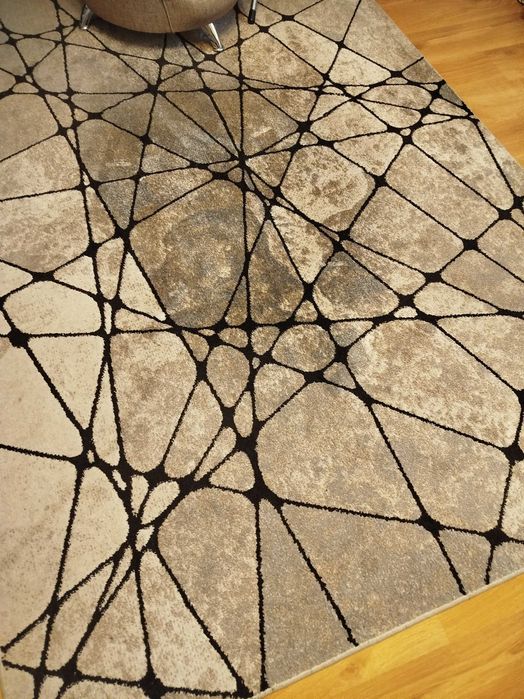 Dywan beżowy, brązowy, geometryczny wzór