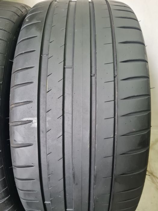 235/40R19 Michelin Pilot Sport 4.