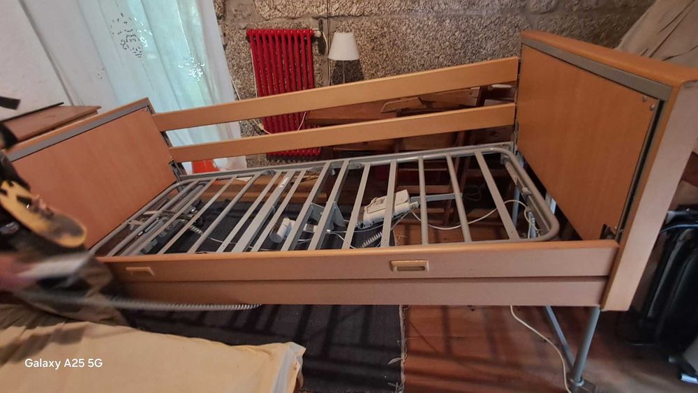 Cama articulada elétrica Invacare
