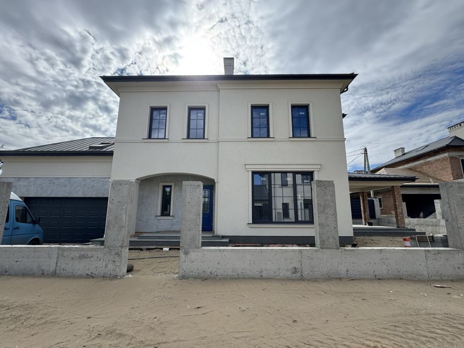 Продаж с Бірки сучасного окремо стоячого будинку в житловому масиві