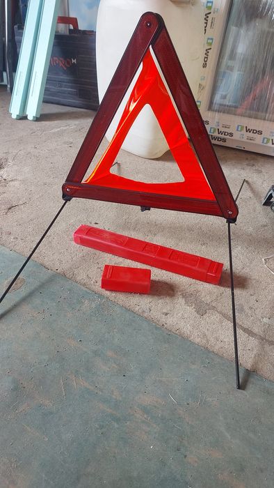 Аварійний знак новий