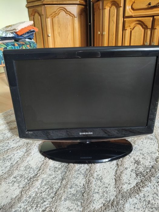 Telewizor LCD SAMSUNG 23 cale płaski