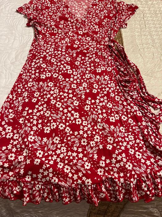 Vestido em malha de trespasse, da Lefties, tamanho L