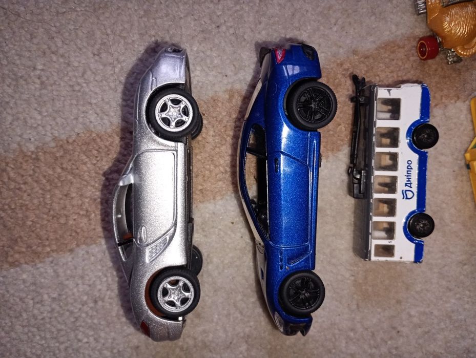 Машинки Hot wheels залізні і пластикові