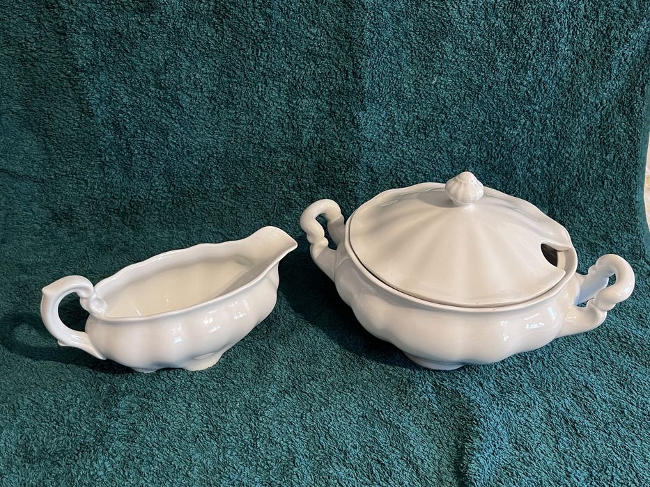 Zestaw Ćmielów Waza plus sosjerka.