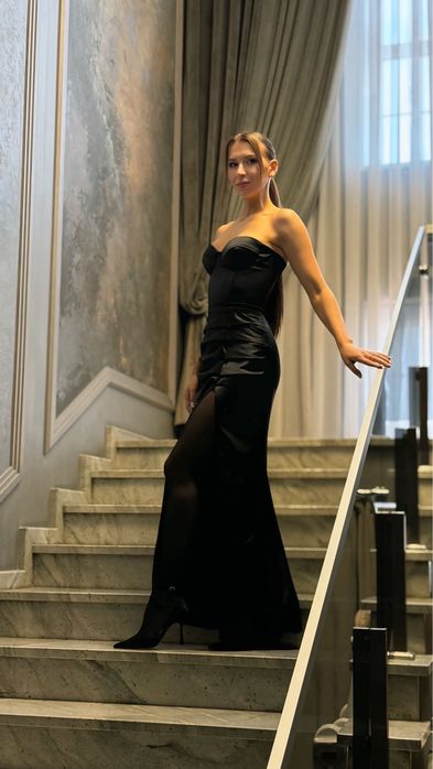 Атласна спідниця , міді розмір м