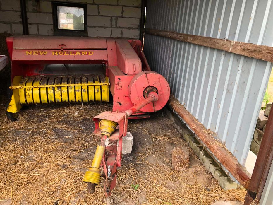 Prasa New Holland kostkująca, maszyny rolnicze