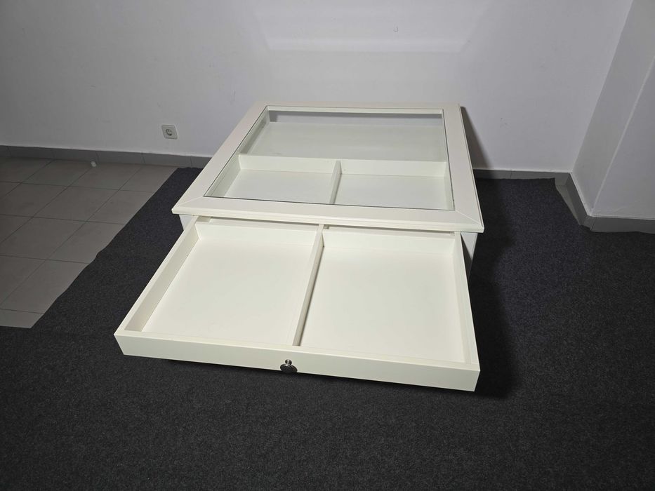 Mesa de Centro Liatrop IKEA 93x93x51 cm Branca Usada