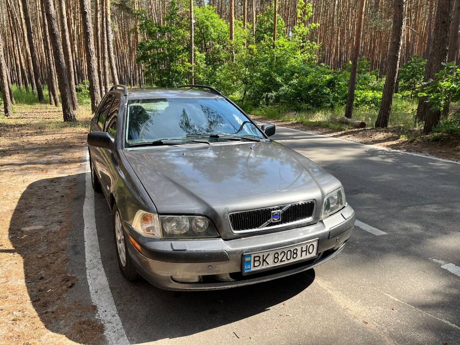 Volvo V40 2001 рік