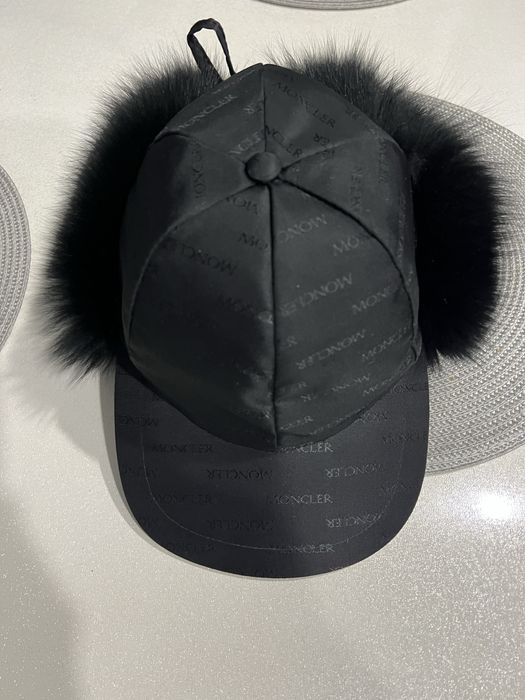 Moncler хутряна шапка кепка оригінал