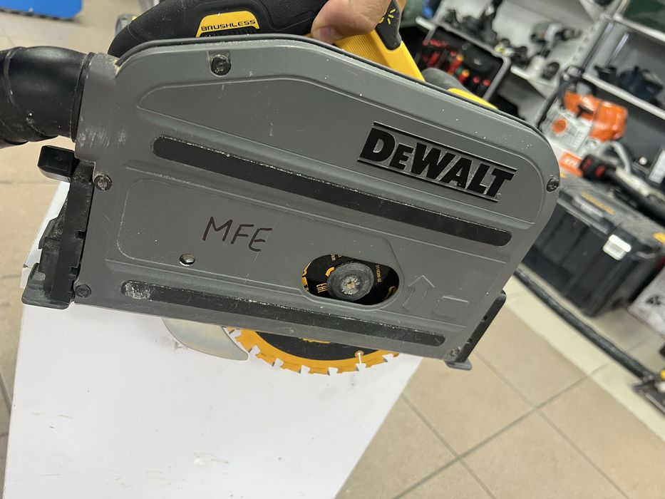 Пила дисковая погружная аккумуляторная DeWALT DCS520NT