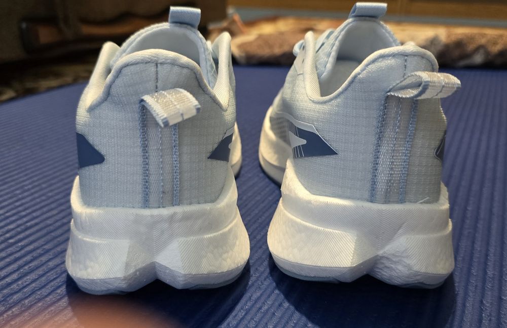 Кросовки женские голубые 39