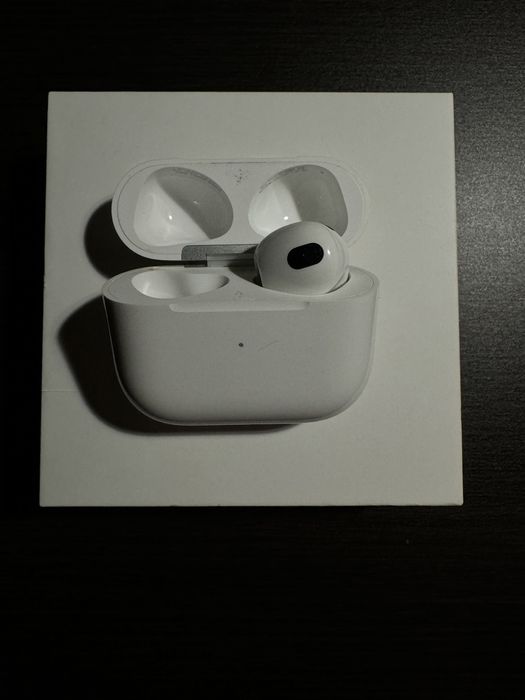Продам AirPods 3