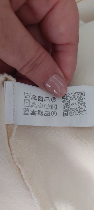 Saia midi da Nova coleção da Zara 2025 na cor baunilha