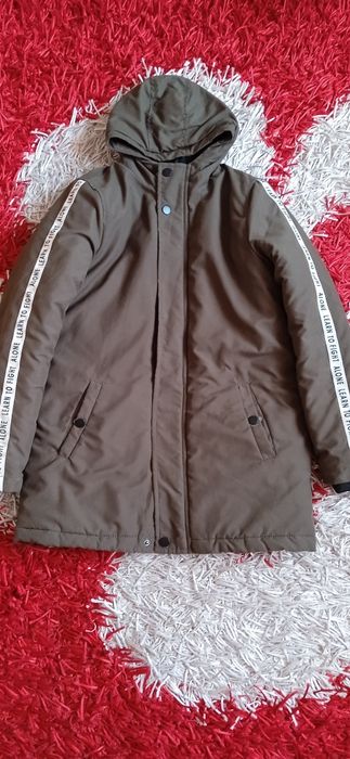 Куртка кольору Хакі