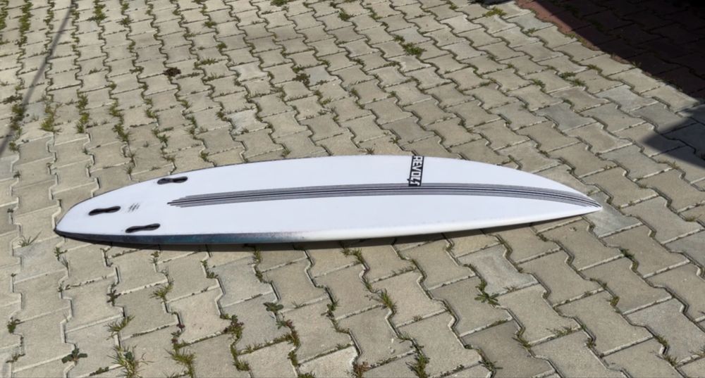 Prancja de surf nova 5’11 32L epoxy