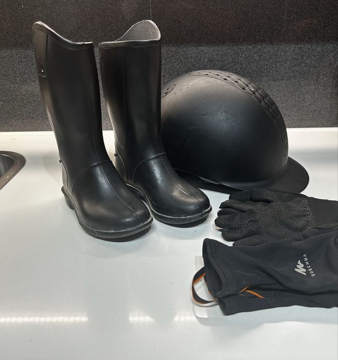 Toque e Botas de Equitacäo