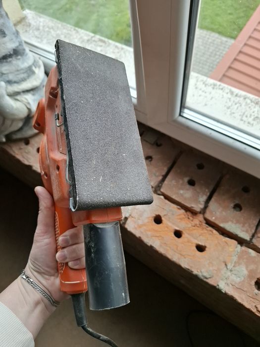 Вібраційна шліфувальна машина Black+Decker KA300