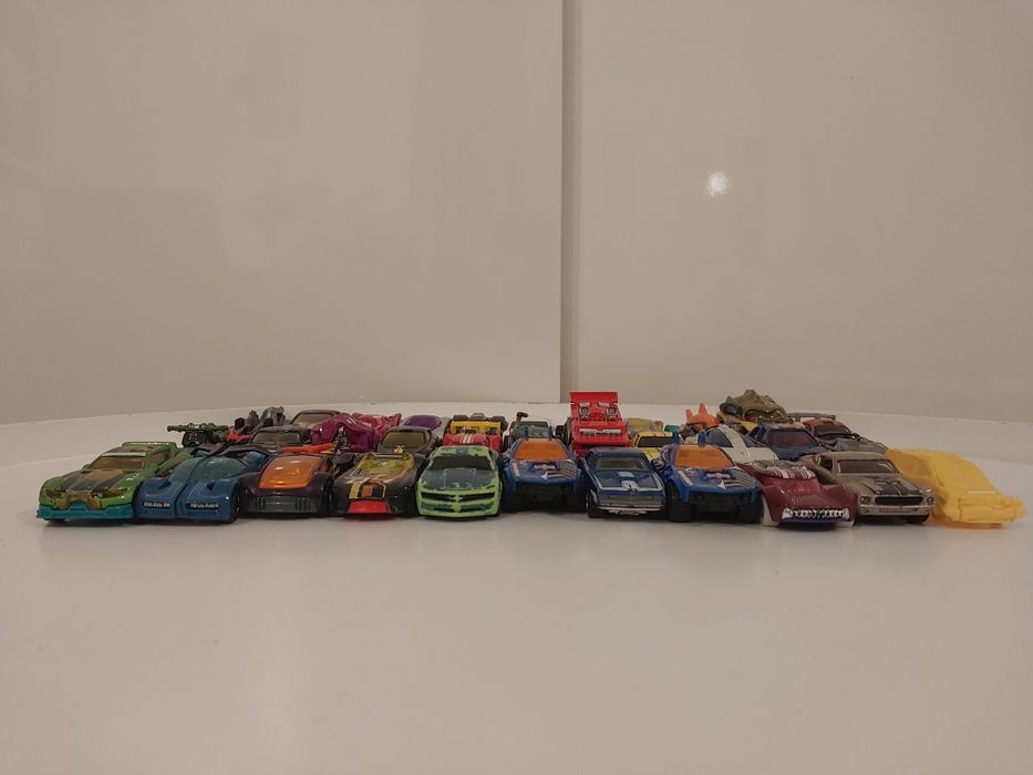 33 sztuki samochodzików HotWheels