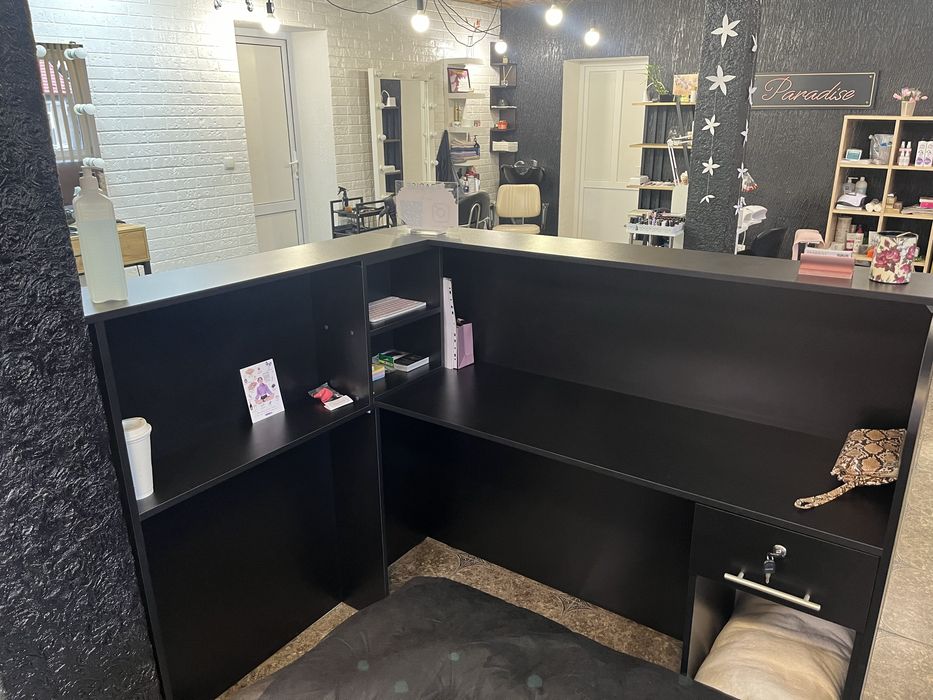 Рецепшн стійка адміністратора