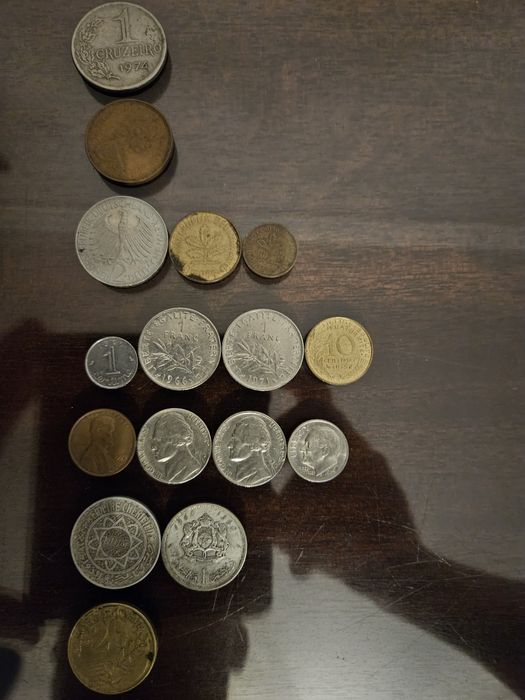 Moedas antigas de vários países (16 moedas)