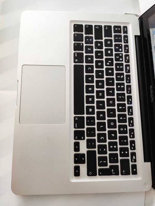 MacBook Pro Ecrã 13,3", Intel Core 2,5Ghz, SSD 256 GB e 6 GB RAM